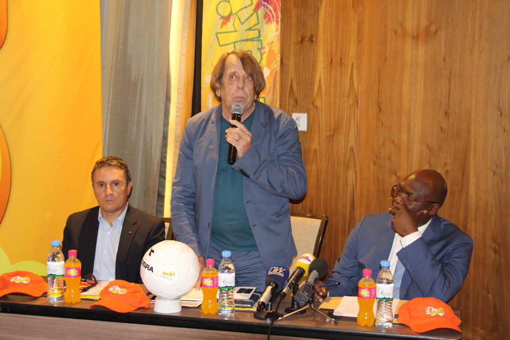 Claude Le Roy ( C) lors du lancement du concours Graines du Togo 2020